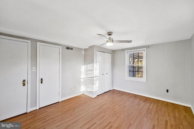 Building Photo - 704 S Arlington Mill Dr