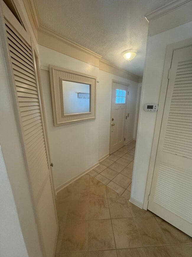 Building Photo - 6545 N Lagoon Dr