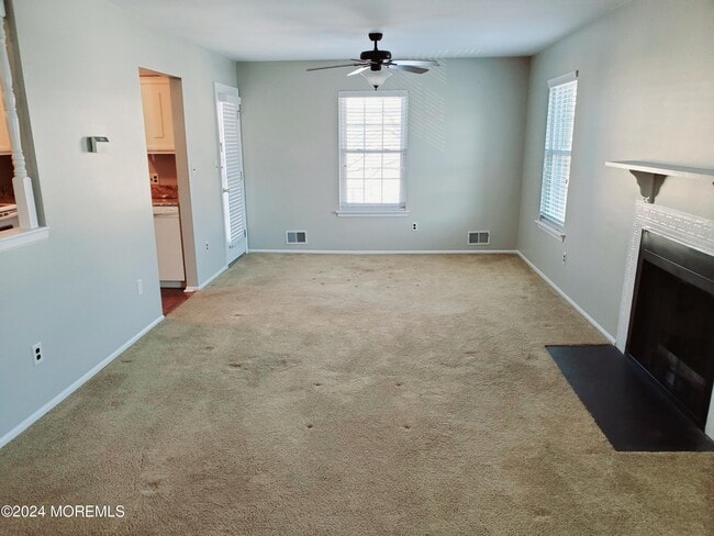 Building Photo - 912 Wellington Pl