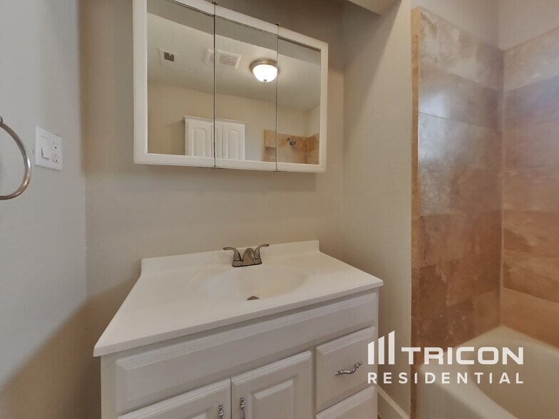 Building Photo - 904 Bidwell St