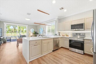 Building Photo - 920 Golden Cane Dr