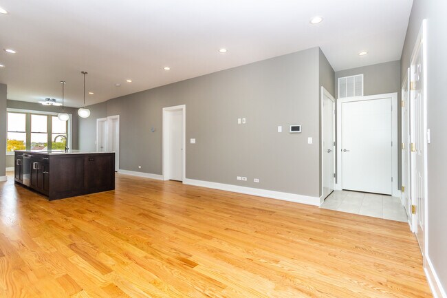 Building Photo - 3459 W Belmont Ave