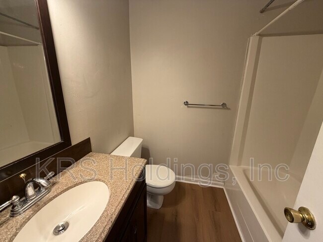 Building Photo - 1620 Boles Pl