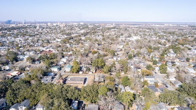 Building Photo - $300 OFF May Rent! Stylish Upstairs 1BR in Historic District