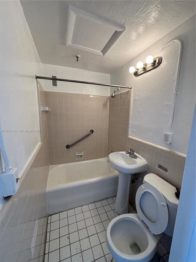 Building Photo - 220 23rd St