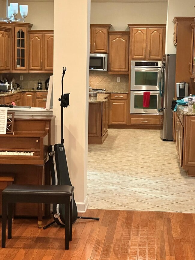 Building Photo - 10110 Paxton Run Rd