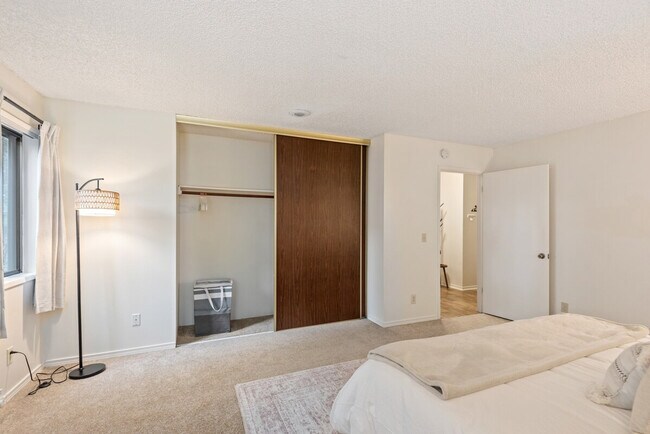 Building Photo - 6630 SW Capitol Hwy