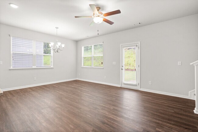 Building Photo - 4 Bed 2.5 Bath home in Gainesville!