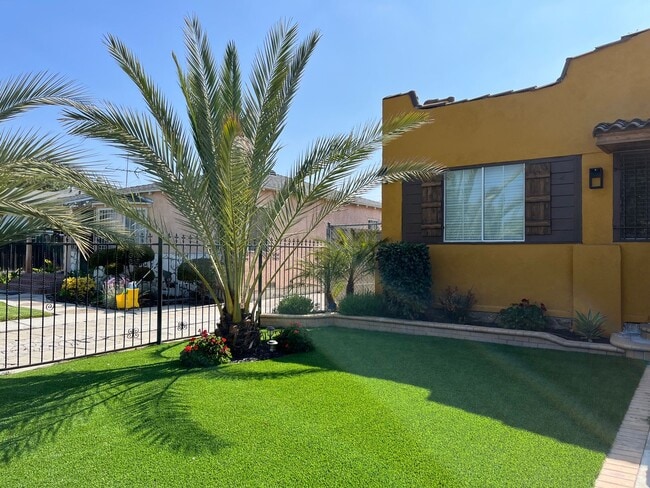 Building Photo - Beautifully Renovated 2 Bed / 1 Bath in Compton!