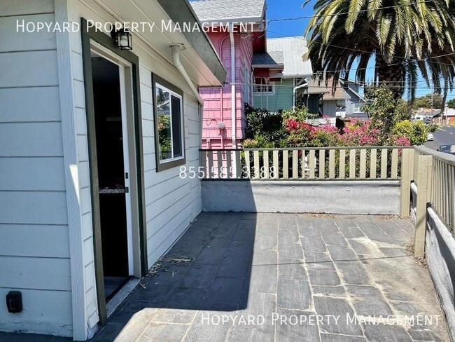 Building Photo - 2627 23rd Ave