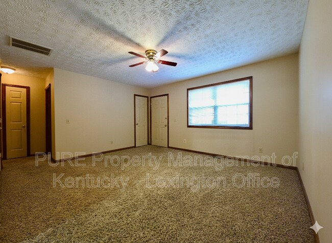 Building Photo - 366 Bonny Lynn Dr