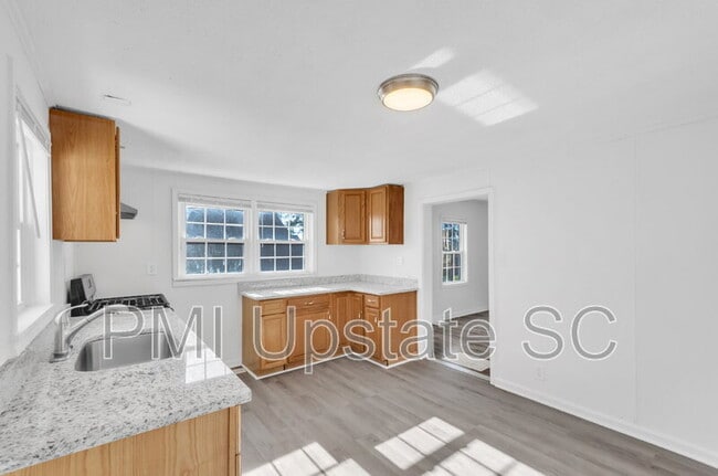 Building Photo - 109 S 7th St