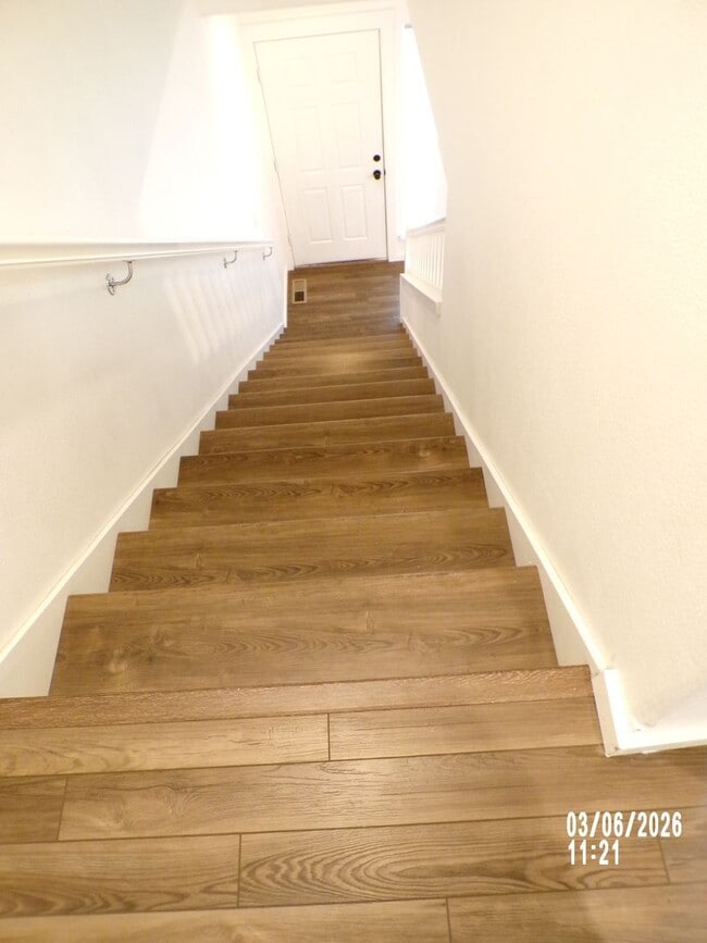 Building Photo - Newly remodeled Meadows Townhome