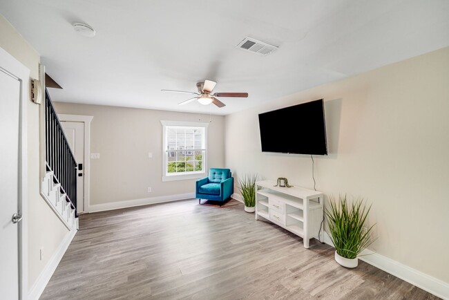 Building Photo - 2-Bedroom Birch Landing Condo with Fenced ...