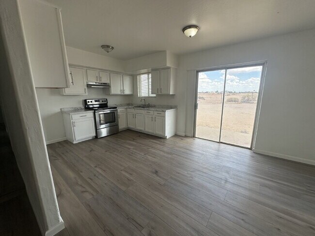 Building Photo - 5431 N Lakeshore Dr