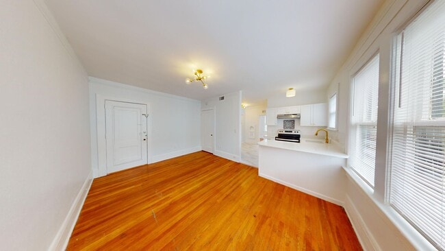Building Photo - Remodeled Unit in RIVERSIDE! ONE MONTH FREE!