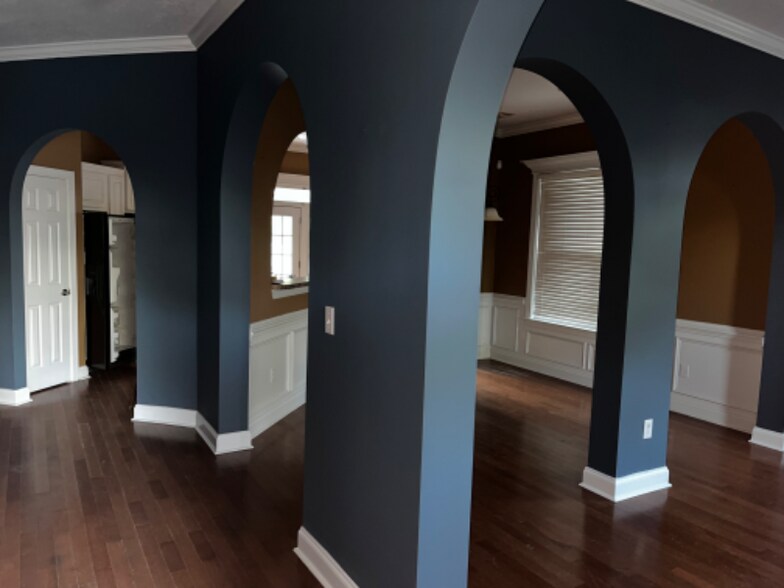 Building Photo - 2427 River Birch Dr