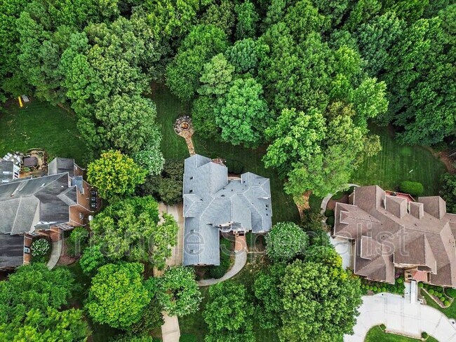 Building Photo - 6121 Carlyle Dr