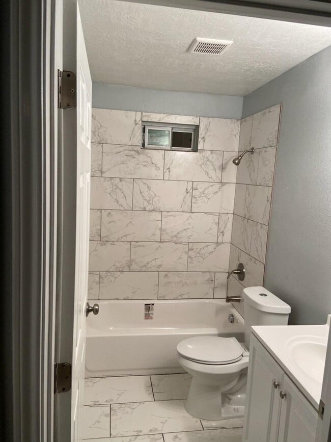 Building Photo - 3031 Groton Dr