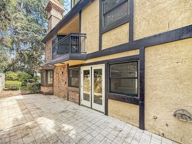 Building Photo - Stunning 4B/3BA House in Gated Community in Carlsbad!