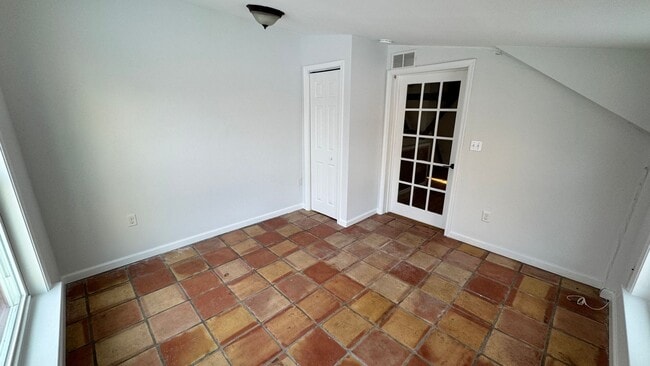 Building Photo - Lower Pottsgrove 2 Bedroom 1 bath Apartment $1,945/ month