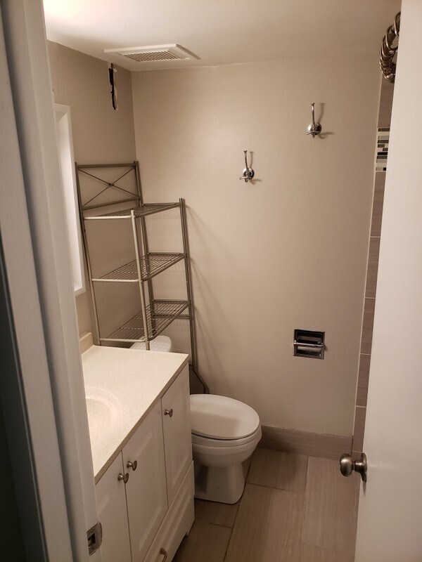 Building Photo - 635 E 500 S