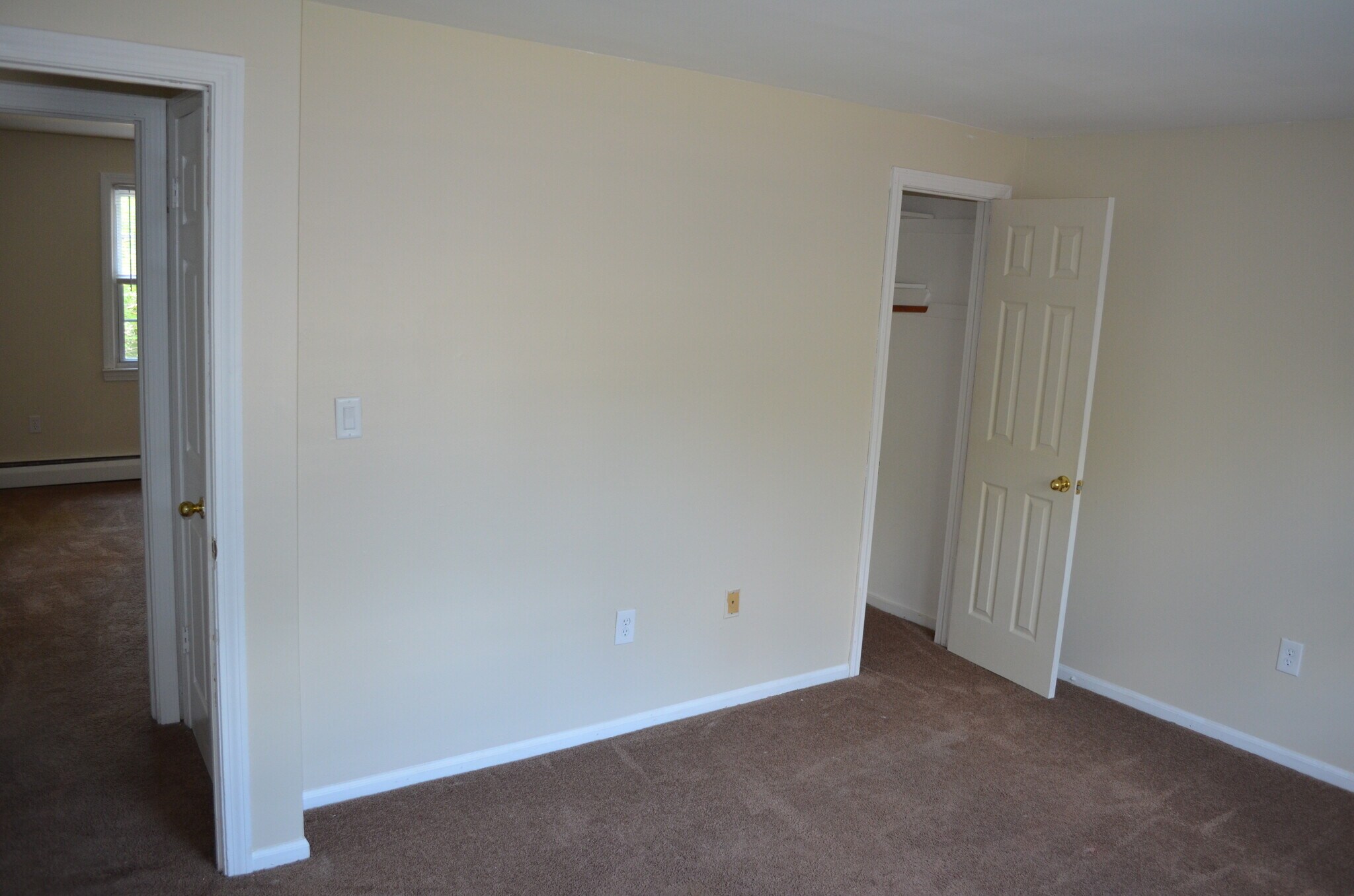 Building Photo - 13 Grandview Dr