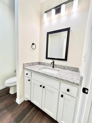 Building Photo - 327 E Nelson St