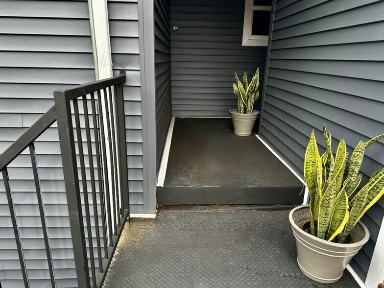 Building Photo - 328 High St