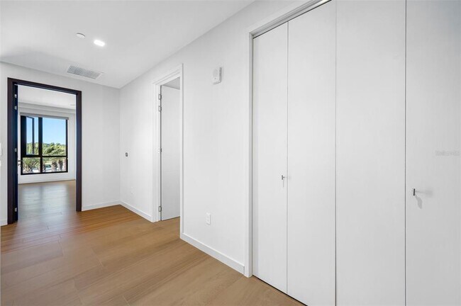Building Photo - 5 N Osceola Ave