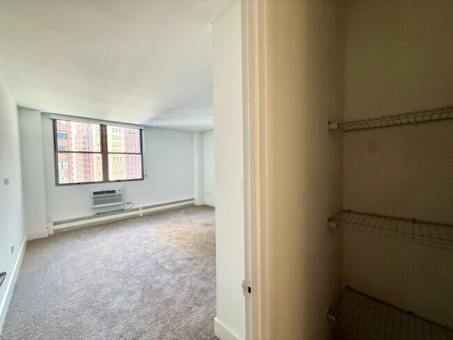 Building Photo - 420 W Belmont Ave