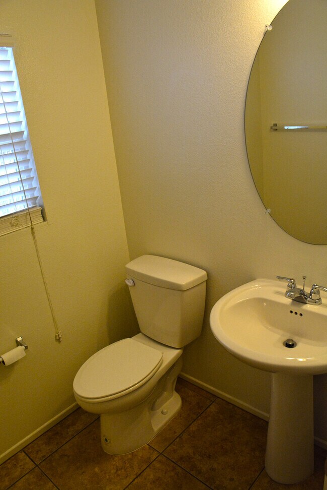 Building Photo - Impeccable Home in a Cul-de-Sac with Great Curb Appeal!