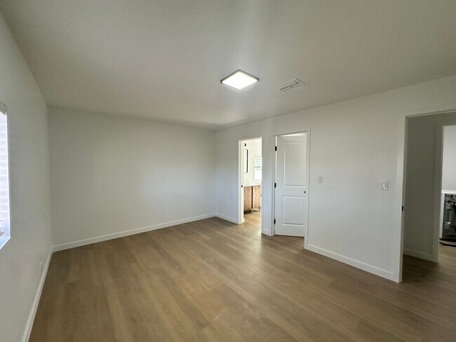 Building Photo - Available Now! Amazing Views and Spacious ...