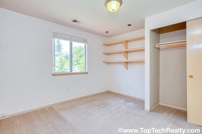 Building Photo - Charming 3 BD* 2.5 BTH Single Family Home In Deerfield Neighborhood! Great Location & Quiet Neigh...