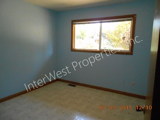 Building Photo - 3 Bedroom Ranch Style on Cul De Saq with Fenced Yard, Wood Stove & Garage!
