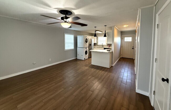 Building Photo - 2213 Spence Cir
