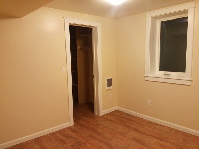 Building Photo - 1358 NW Hall Dr