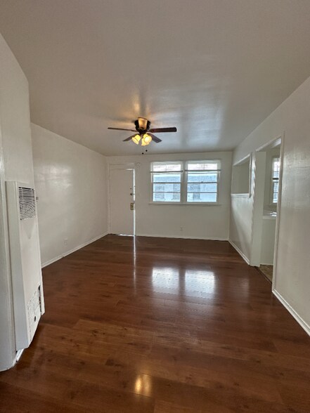 Primary Photo - 1737 N Sycamore Ave