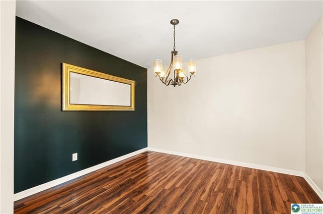 Building Photo - 5985 Saratoga Ln