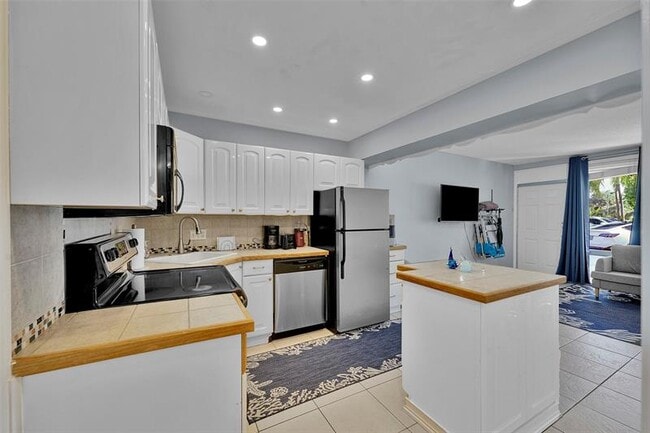 Building Photo - 4627 Bougainvilla Dr