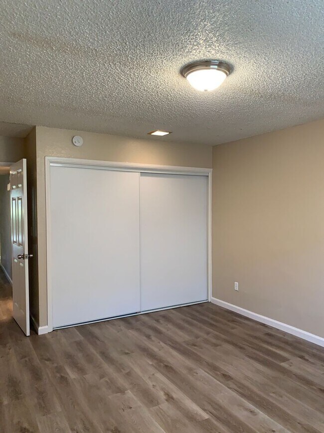 Building Photo - 4401 Parkwood Ct