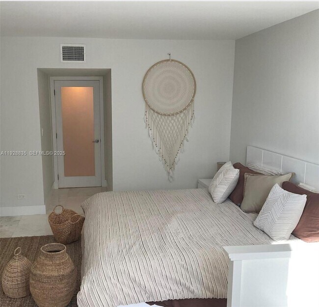 Building Photo - 2301 Collins Ave