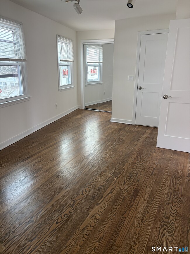 Building Photo - 28 Cross St