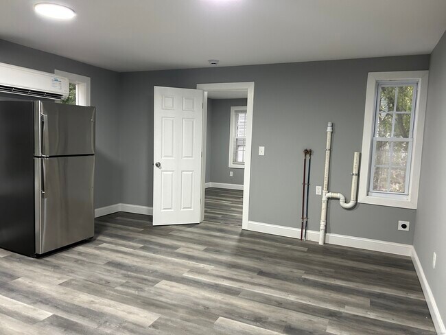 Building Photo - 92-98 Boswell Ave