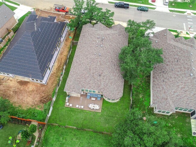 Building Photo - 109 Quiet Oak Rd