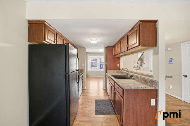 Building Photo - 2 PRIMARY BEDROOMS, LIVING ROOM AND DINING, PETS ALLOWED