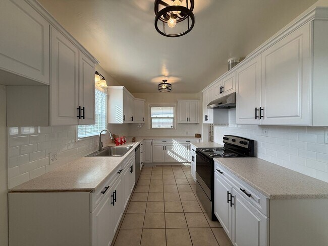 Building Photo - Country Home.  3 Bed 2 Bath