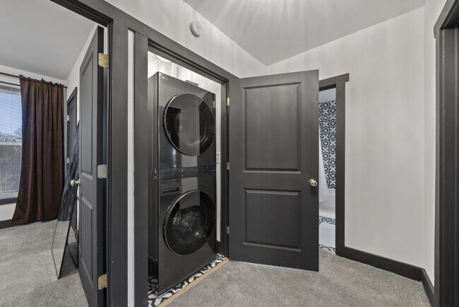 Building Photo - 286 Taylor Ave