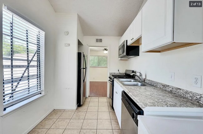 Building Photo - Beautiful West Campus 1x1 @ Westwood