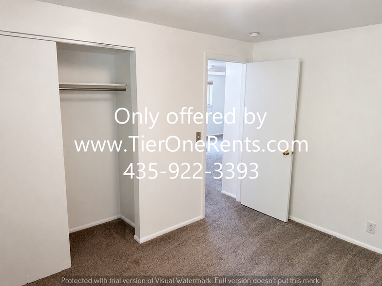 Building Photo - NO DEPOSIT option available for qualified renters with Obligo!